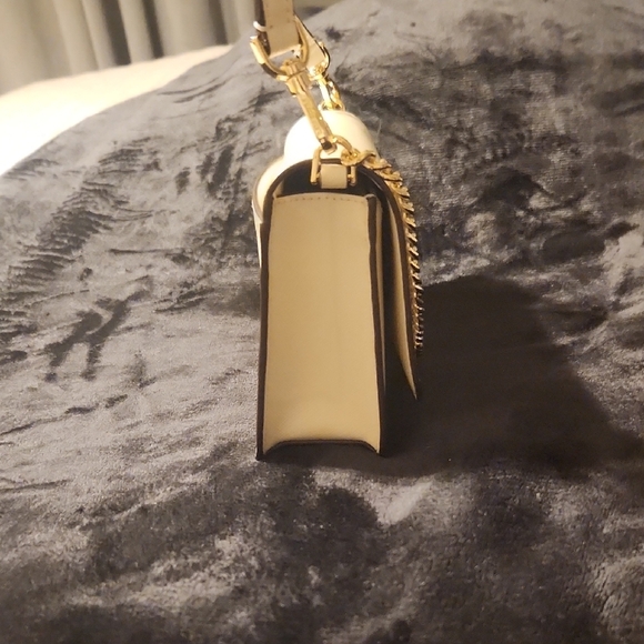 Kate Spade Cream Crossbody Bag with Gold Chain Accent - Picture 11 of 11